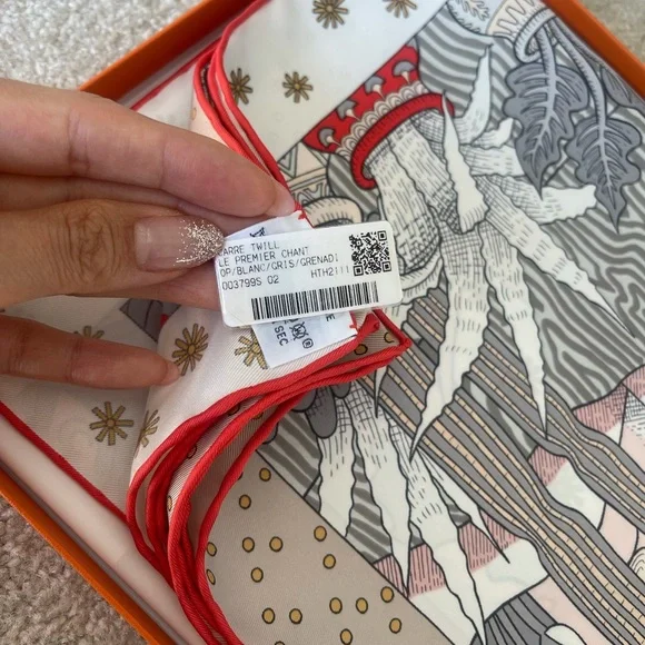 *Sold* 100% Authentic Brand New Hermes 90 x 90 silk scarf - Le premier chant - Picture 4 of 8